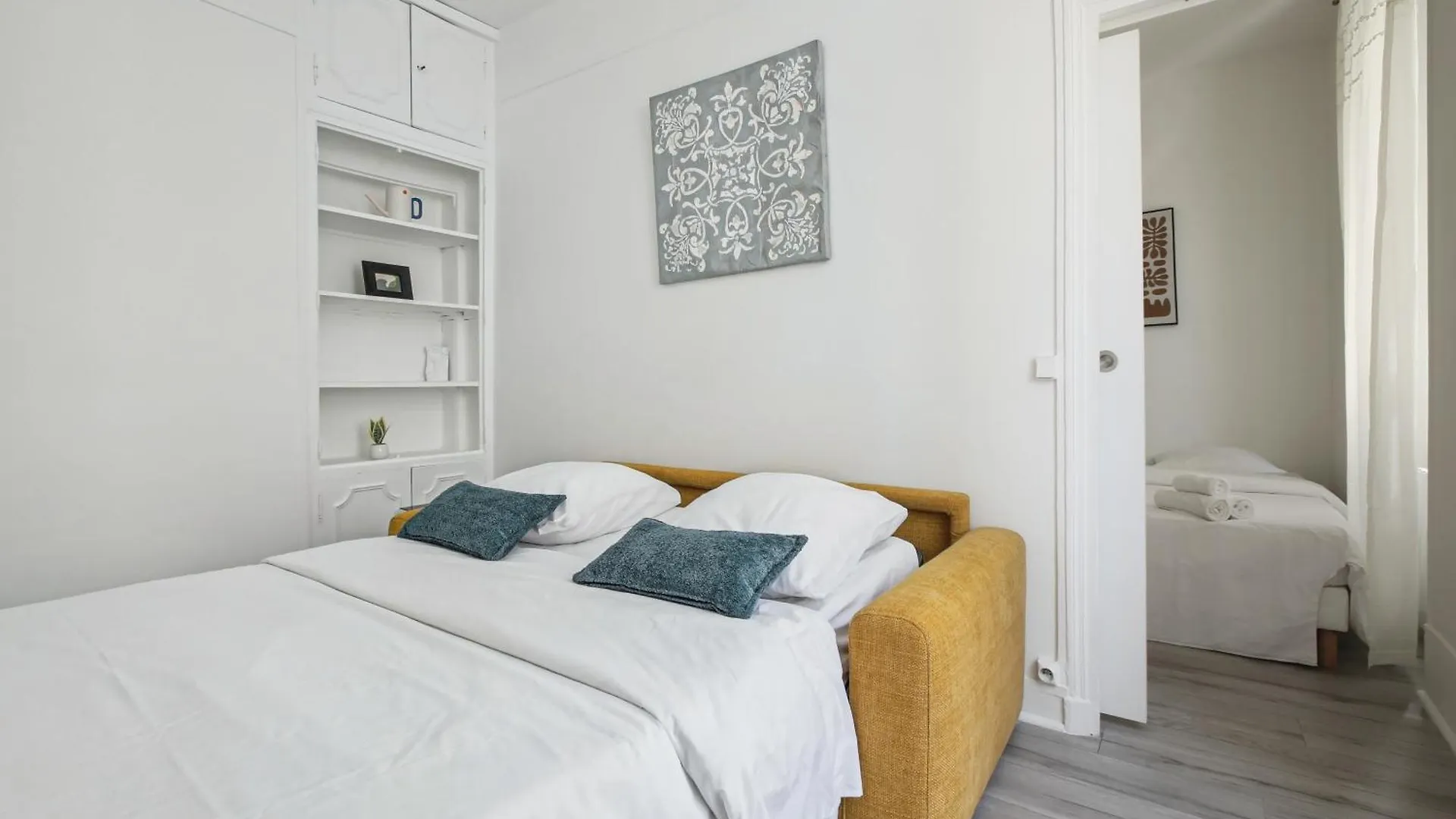 Chic And Comfortable Apart Paris France