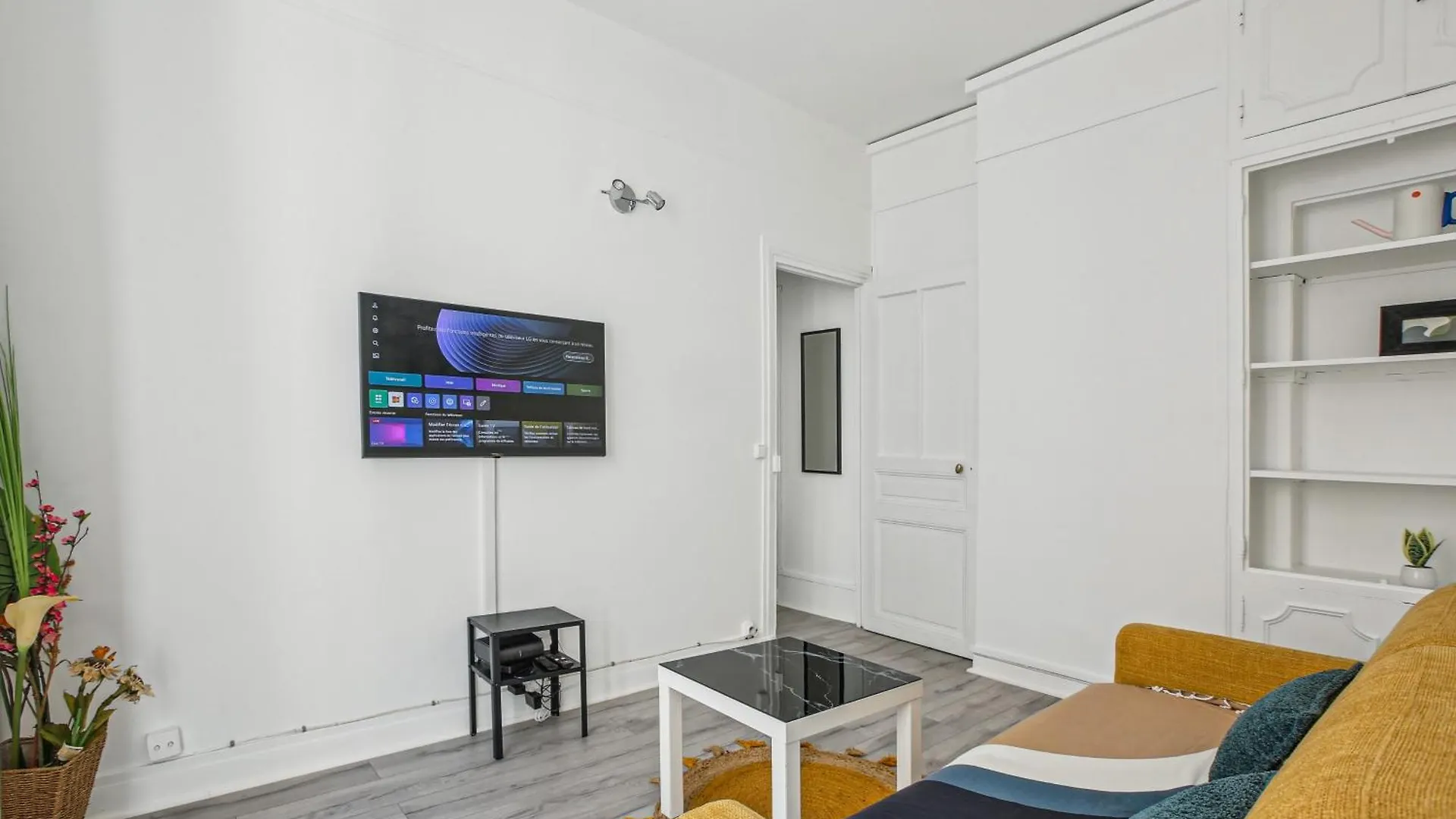 Chic And Comfortable Apart Paris Apartment