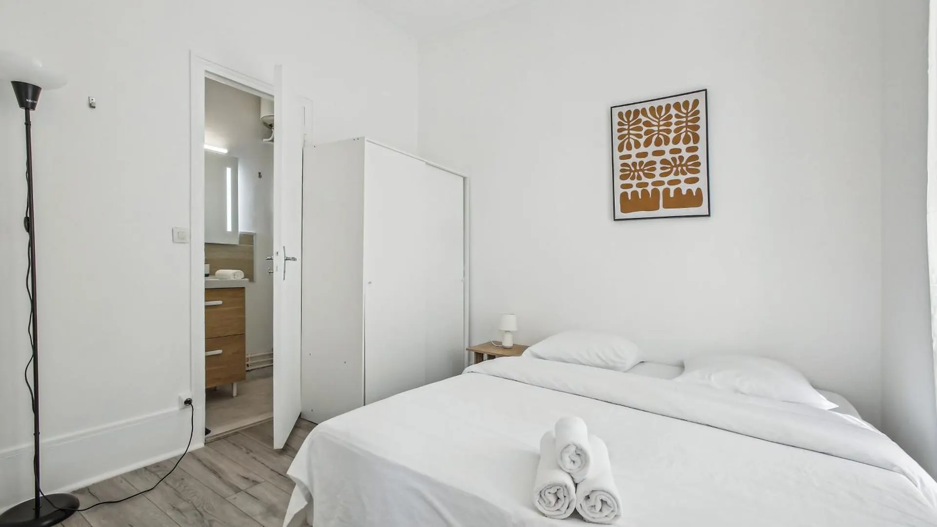 Chic And Comfortable Apart Paris